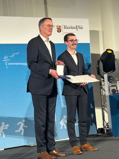 Sportminister Michael Ebling und Jonas Wiesen 