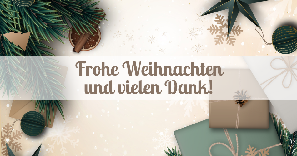 Das Bild zeigt eine festliche Weihnachtskarte mit dem Text "Frohe Weihnachten und vielen Dank!" in der Mitte auf einem transparenten Banner. Rund um diesen Text sind weihnachtliche Elemente arrangiert, darunter Tannenzweige, Zimtstangen, getrocknete Orangenscheiben, Geschenke, Sterne und Schneeflocken auf einem hellen, leicht beigen Hintergrund.