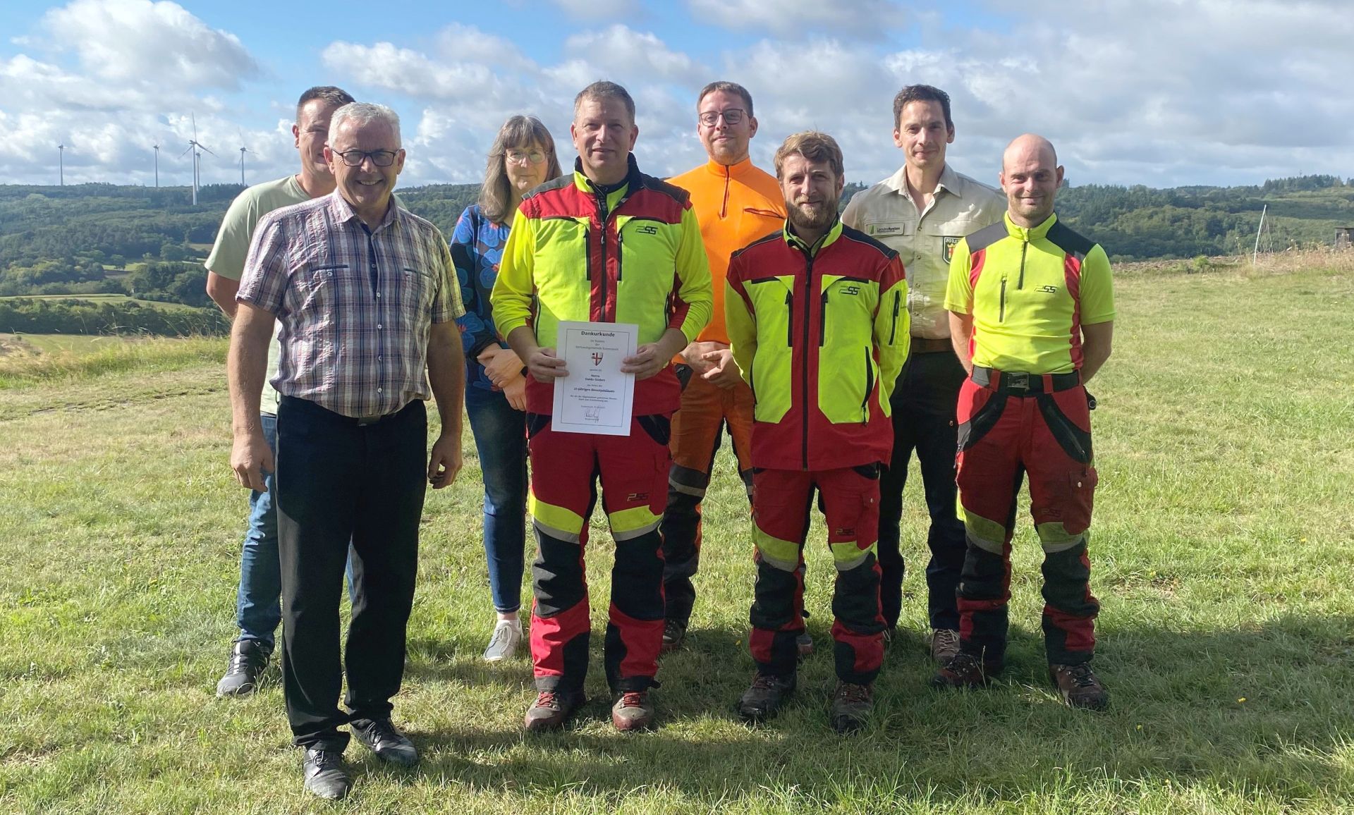 Gruppenfoto von links nach rechts: Bürgermeister Albert Jung, Hans-Peter Irmiter (hinten links), Lydia Wagner, Guido Gödert, Tim Steffes-Thun, Andreas Nußbaum, Markus Brengmann und Fabian Gorges