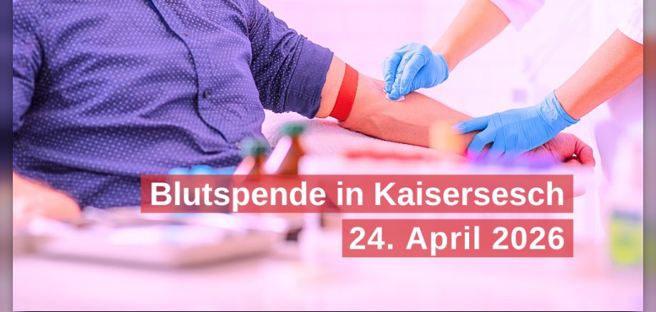 Ein Mann sitzt auf einem Stuhl und bekommt von einer Person den Arm desinfiziert. Darunter steht der Hinweis auf die Blutspende in Kaisersesch am 24. April 2026.