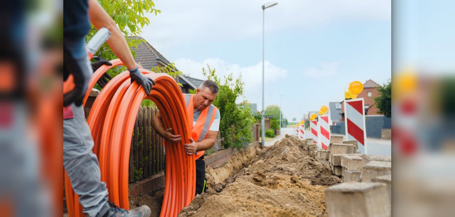 Tiefbauarbeiten an einer Straße Tiefbauarbeiten an einer Straße