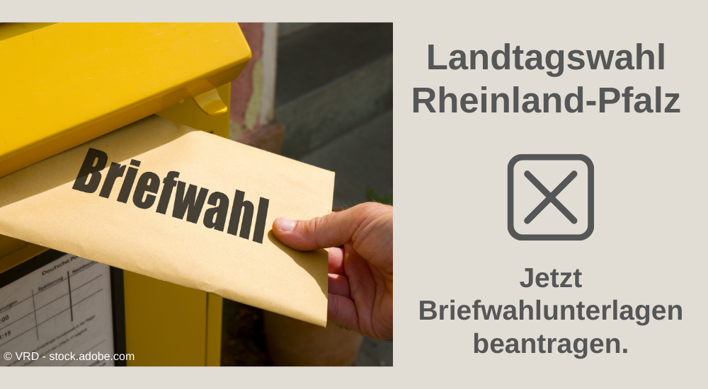 Es ist ein Briefkasten zu sehen, in dem eine Hand einen gelben Briefumschlag mit der Aufschrift „Briefwahl“ einwerfen möchte. Rechts daneben steht oben "Landtagswahl Rheinland-Pfalz", darunter ist ein Kästchen mit einem Kreuz zu sehen. Ganz unten steht "Jetzt Briefwahlunterlagen beantragen“.