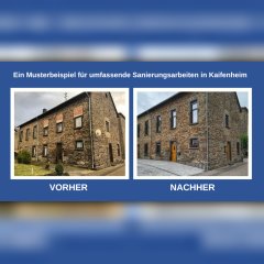 Das Bild ist ein Vergleich von Sanierungsarbeiten an einem Gebäude in Kaifenheim. Oben steht in großen weißen Buchstaben auf blauem Hintergrund "Ein Musterbeispiel für umfassende Sanierungsarbeiten in Kaifenheim". Darunter sind zwei nebeneinander angeordnete Bilder einer Steinfassade eines Hauses, jeweils mit einer Beschriftung darunter. Das linke Bild, das mit "VORHER" beschriftet ist, zeigt das Gebäude in einem ungepflegten Zustand. Die Steinfassade ist dunkel und scheint porös zu sein. Einige Fenster sind dunkel und die Rahmen wirken alt. Über einigen Fenstern sind unregelmäßig verteilte, hellrote Ziegel zu sehen, die wahrscheinlich eine Reparatur oder einen Teil der Bausubstanz darstellen. Vor dem Haus befindet sich ein kleiner, ungepflegter Garten mit grasigem Boden und einigen Büschen. Ein Teil des Weges vor dem Haus ist mit groben Steinen bedeckt. Der Himmel ist bewölkt und grau. Das rechte Bild, das mit "NACHHER" beschriftet ist, zeigt dasselbe Gebäude nach der Sanierung. Die Steinfassade wirkt gereinigt und homogener, die Struktur der Steine ist besser erkennbar. Die Fenster sind modern und haben dunkle Rahmen. Vor einigen Fenstern sind rote Blumenkästen angebracht. Die Haustüren sind nun in einem warmen Holzton gehalten. Der Weg vor dem Haus ist neu gepflastert, mit einem Muster aus hellen und dunklen Steinen und einer klaren Abgrenzung. Die Umgebung wirkt ordentlicher und gepflegter. Im Hintergrund sind ein paar grüne Bäume und Büsche zu sehen. Der Himmel ist ebenfalls bewölkt, aber das Licht ist klarer als im linken Bild. Die Komposition ist symmetrisch, mit den beiden Vergleichsbildern auf gleicher Höhe und der Überschrift zentriert darüber. Die Beschriftungen "VORHER" und "NACHHER" sind jeweils unter den entsprechenden Bildern platziert und in großen, weißen Großbuchstaben gehalten. Die Farben sind insgesamt eher gedämpft, mit Braun- und Grautönen der Steinfassade und dem blauen Hintergrund. Die roten Ziegel im "VORHER"-Bild und die Blumenkästen im "NACHHER"-Bild sind die einzigen stärkeren Farbakzente. Der Unterschied zwischen den beiden Bildern unterstreicht die deutliche Verbesserung durch die Sanierungsmaßnahmen.
