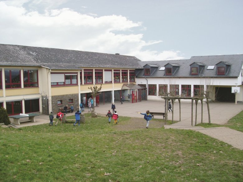 Grundschulgebäude in Brohl