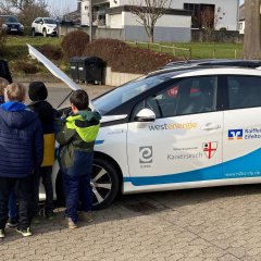 Brennstoffzellenauto Toyota Mirai im Fokus der Entdeckerkinder