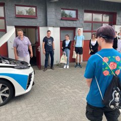 Wasserstoffauto mit Schüler*innen des Kurfürst-Balduin-Gymnasiums